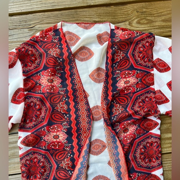Women’s fashion red /white kimono - Picture 4 of 10